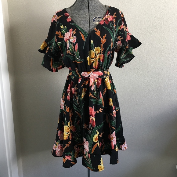 Dresses & Skirts - Floral Dress